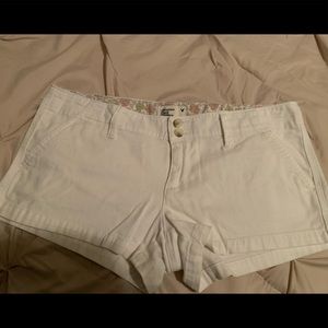 Womens American Eagle shorts, white, Size 6